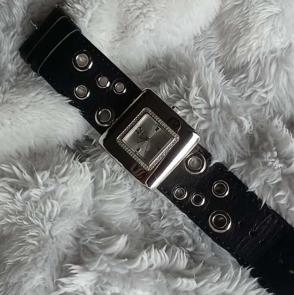 Woman's Guess Watch - Picture 5 of 16